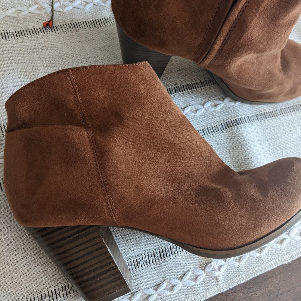 Old Navy Faux Suede Block Heel Booties Camel/Tan